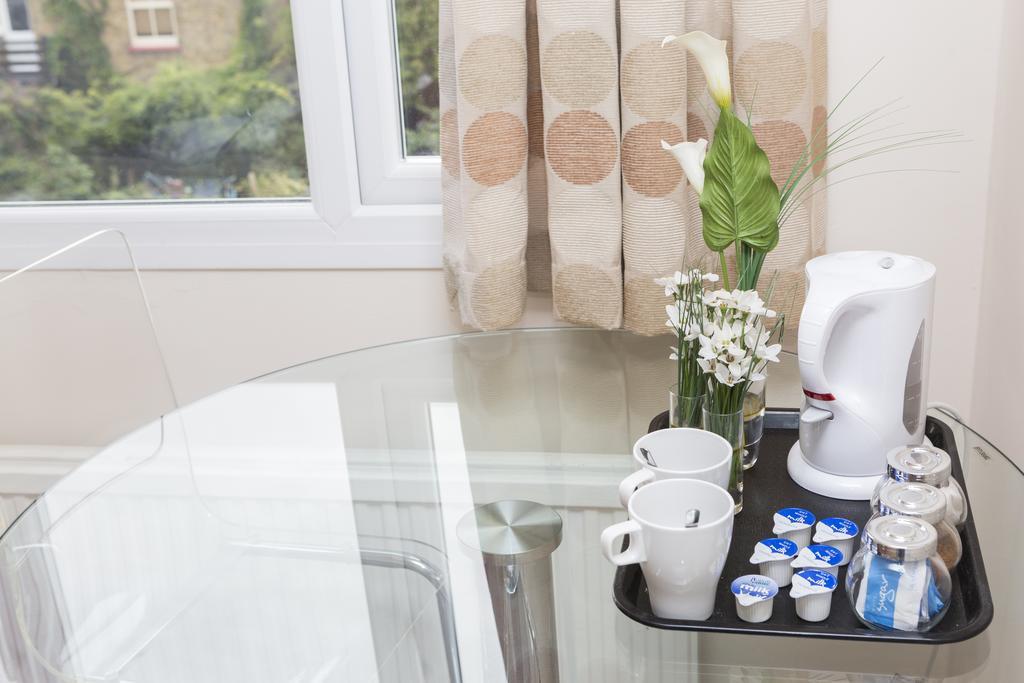 Southend Guest House - Close To Beach, Train Station & Southend Airport Стая снимка