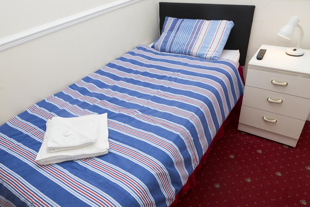 Southend Guest House - Close To Beach, Train Station & Southend Airport Стая снимка