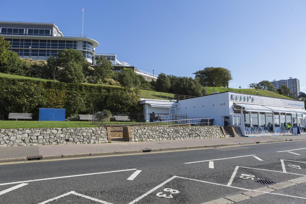Southend Guest House - Close To Beach, Train Station & Southend Airport Екстериор снимка