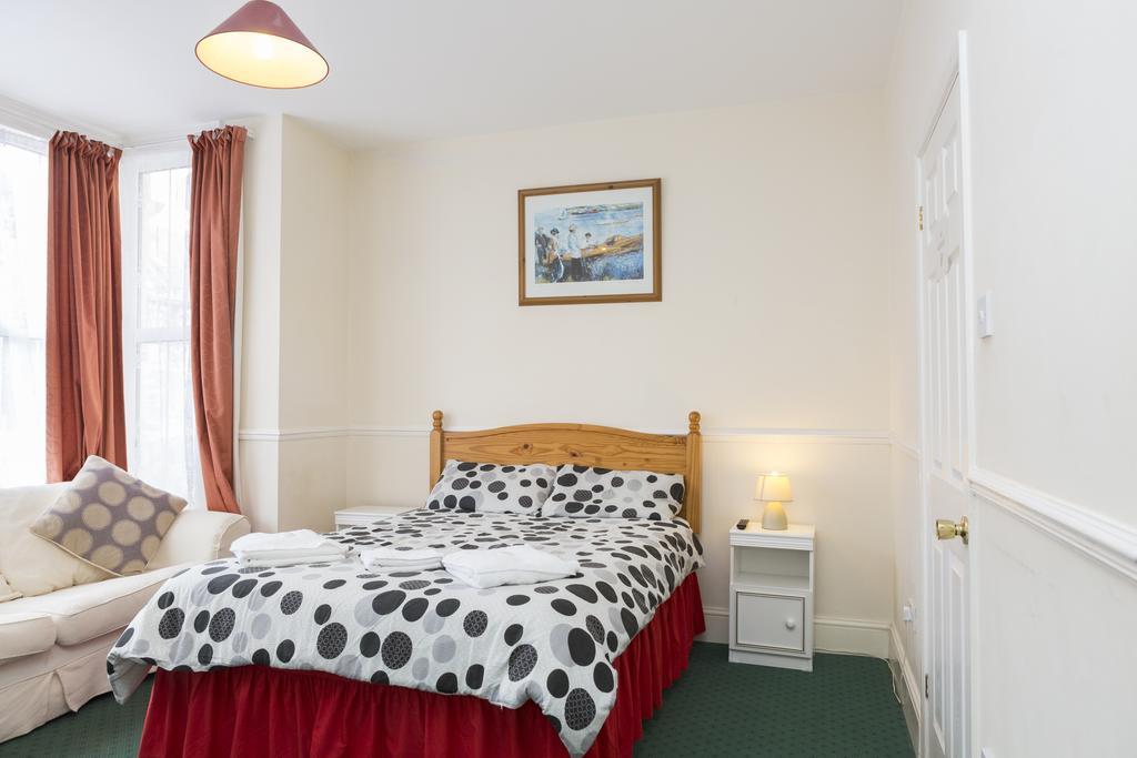 Southend Guest House - Close To Beach, Train Station & Southend Airport Стая снимка