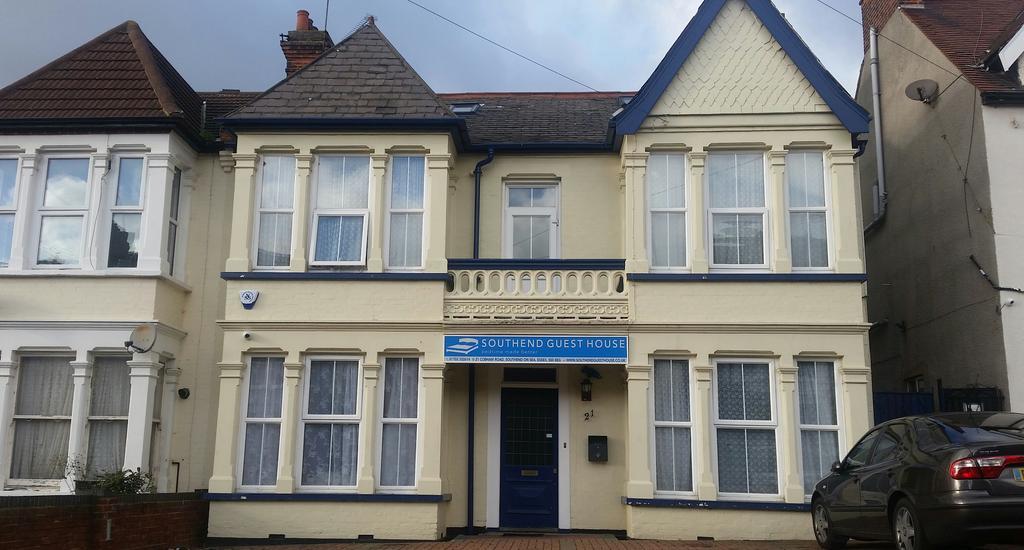 Southend Guest House - Close To Beach, Train Station & Southend Airport Екстериор снимка