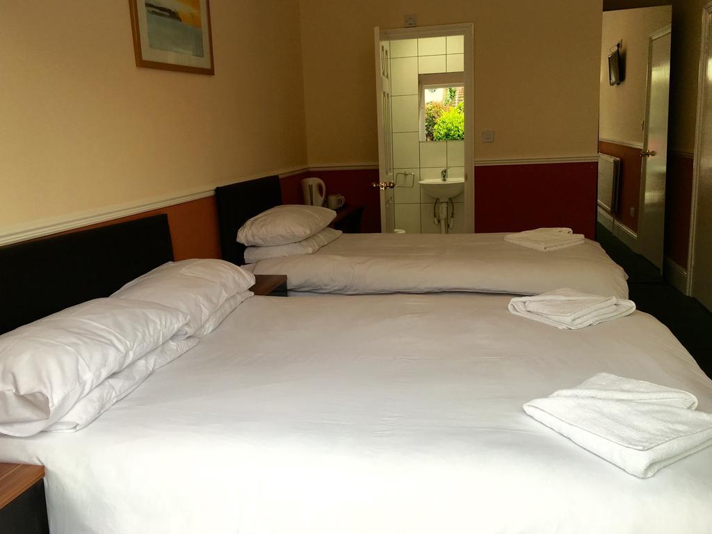 Southend Guest House - Close To Beach, Train Station & Southend Airport Екстериор снимка